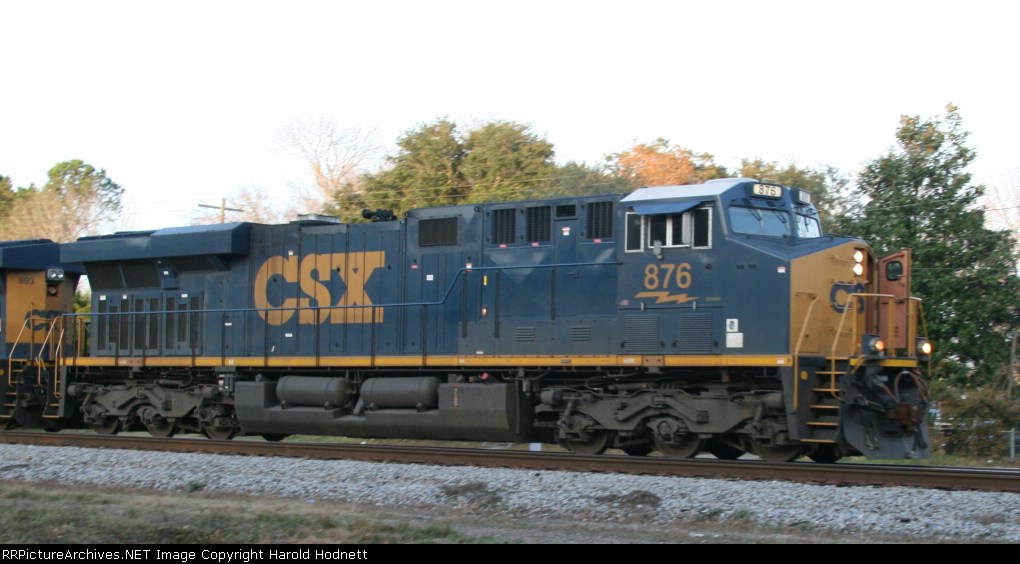 CSX 876 heads back to the yard late in the afternoon